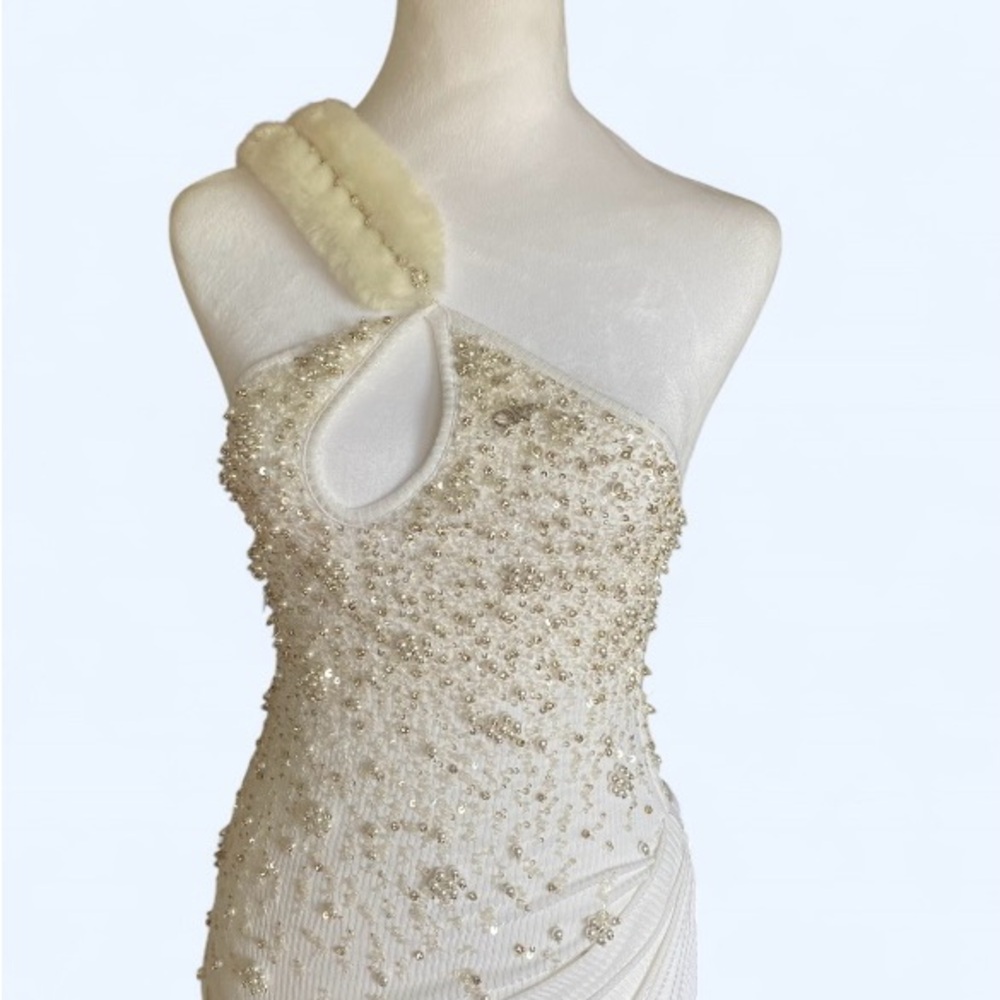 Elegant Off-White by Virgil Abloh One-Shoulder Dress - Picture 2 of 12